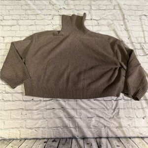 Cropped turtleneckck top